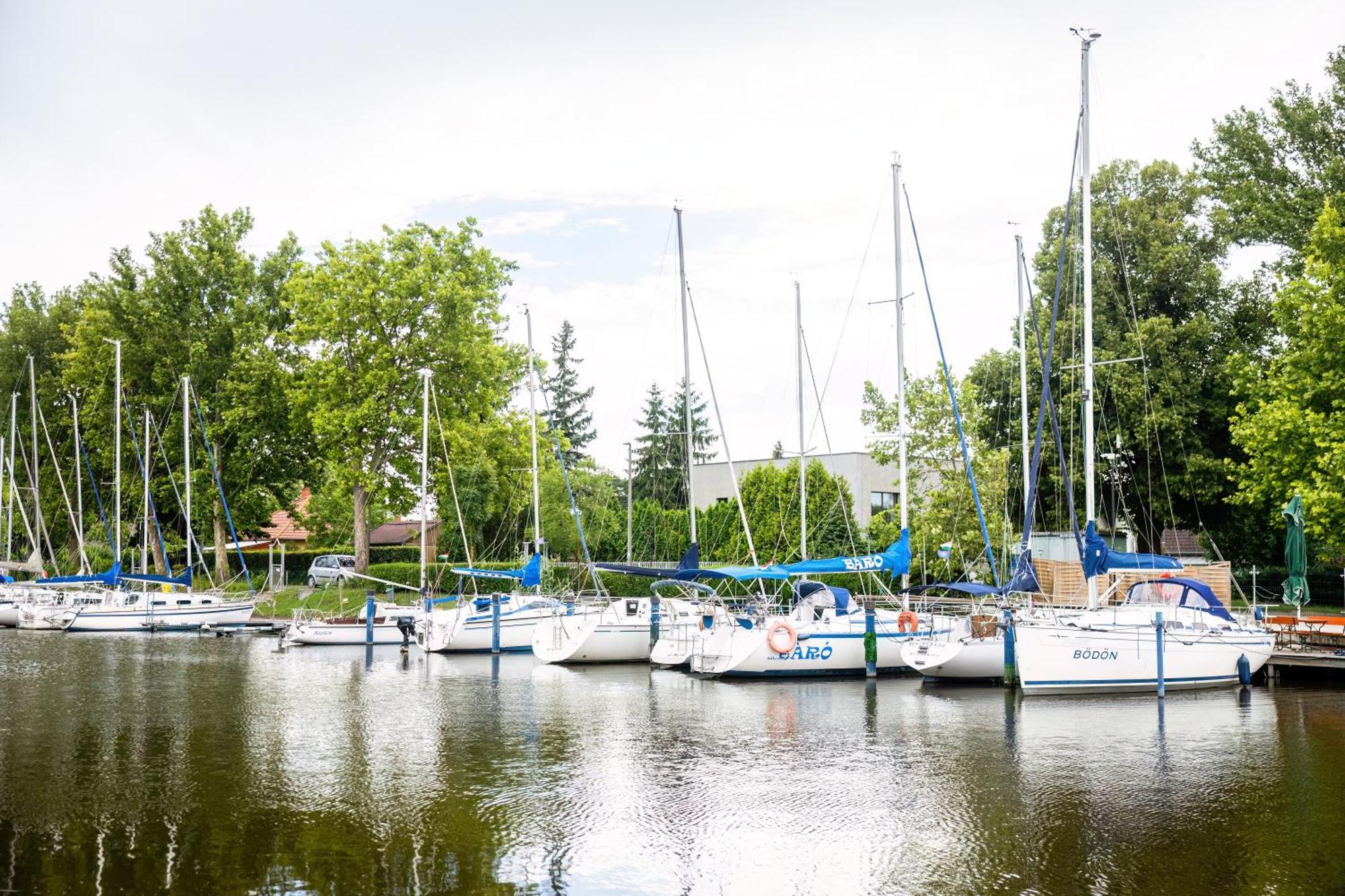 Bed & Breakfast Port Etterem&panzio Balatonmariafurdo