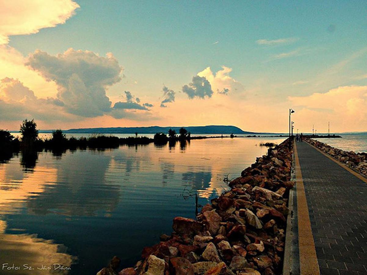 Port Etterem&panzio Nocľah s raňajkami Balatonmariafurdo